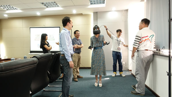 水院领导到芬莱科技参观体验 探讨VR+电力教育前景