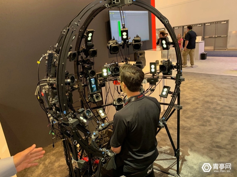 采用17台单反相机，EA自研了一套3D面部捕捉装置