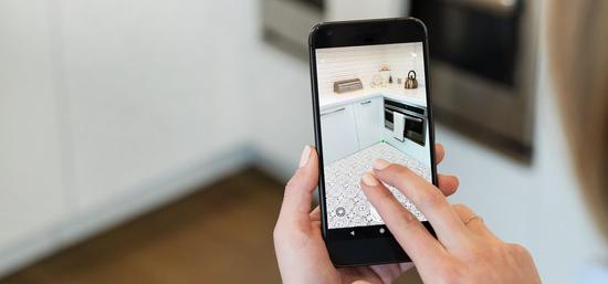 不用再凭空想象 家装APP Houzz推出虚拟地板的AR功能