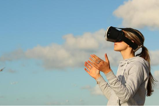 5G：VR之蜜糖，无人驾驶之砒霜