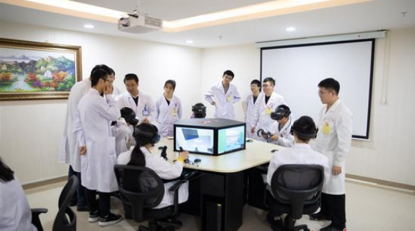 兰大二院引入VR医疗仿真系统，用于临床医学教育