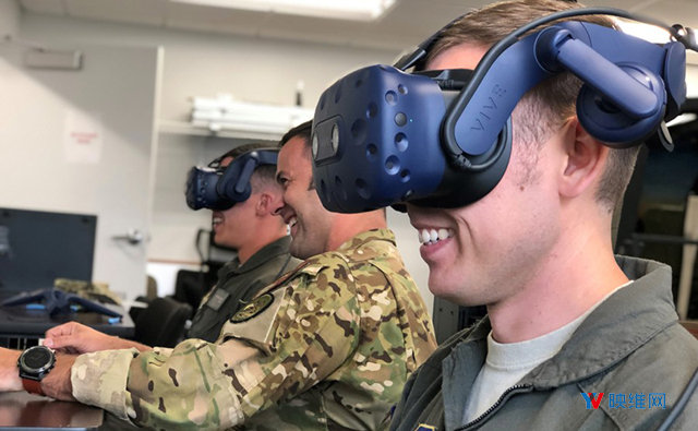 美国空军用VR训练飞行员，提前六周学成出师