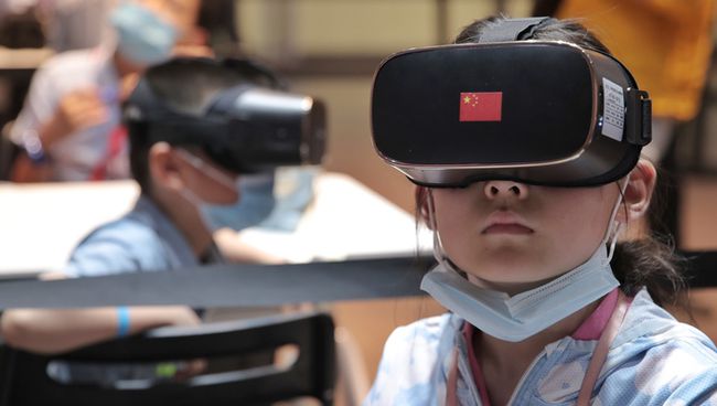 戴上VR眼镜看《星际穿越》，上海科技节“科学之夜”开启航天追星之旅